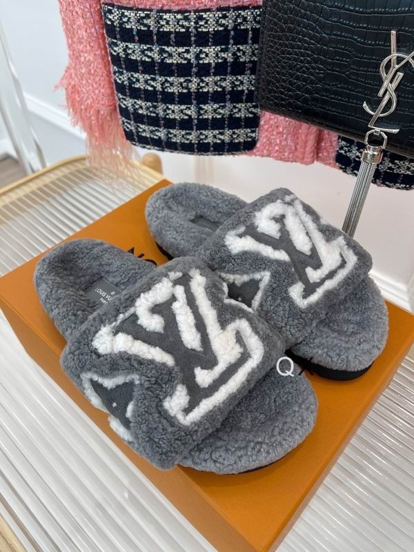 LV Women's Slippers 103